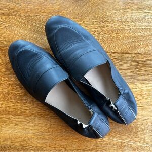Everlane Day Loafer in Black Leather